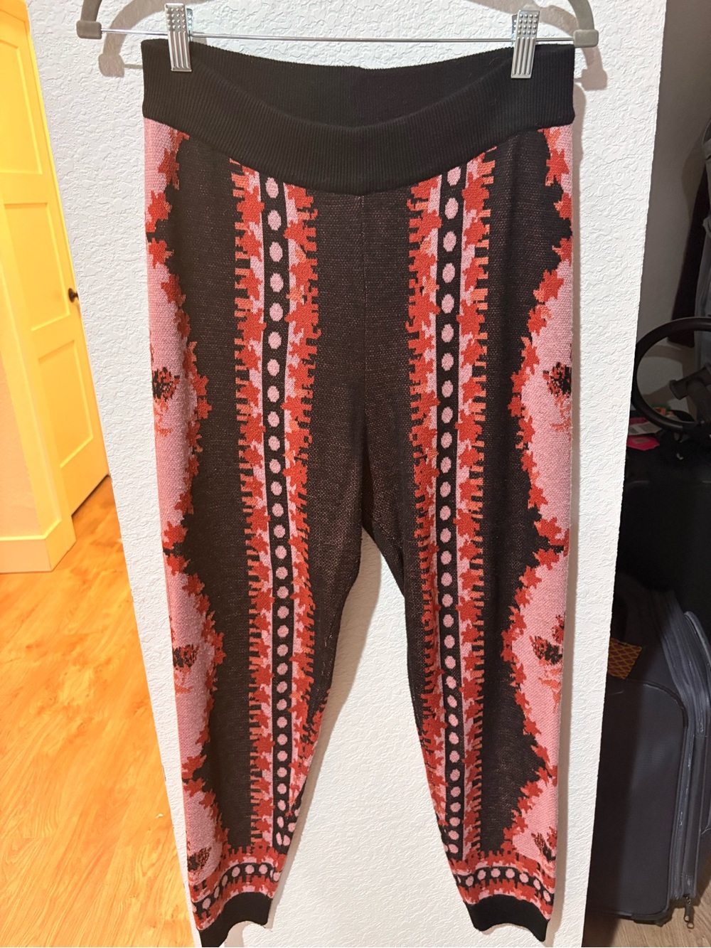 Floral Knit Cropped Sweater & pants set - Black & Coral - Picture 5 of 7
